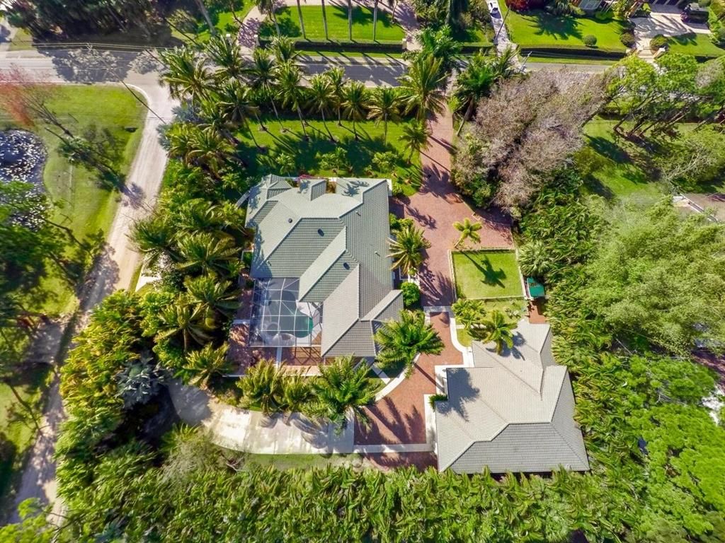 Photo of 7127 155th Place Pl N, Palm Beach Gardens, FL 33418 (MLS # R10778982)