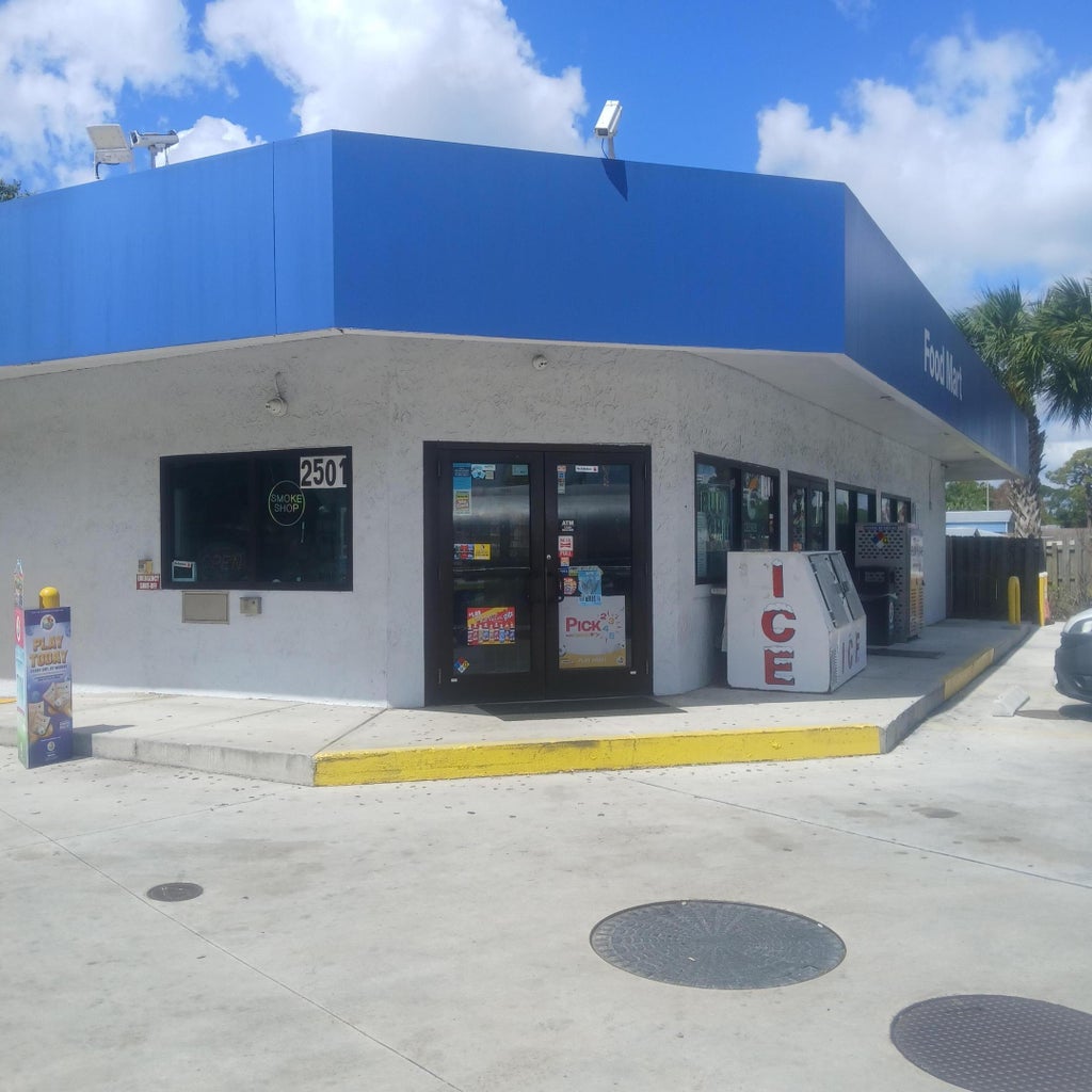 Photo of 2501 Orange Avenue, Fort Pierce, FL 34947 (MLS # B26028557)