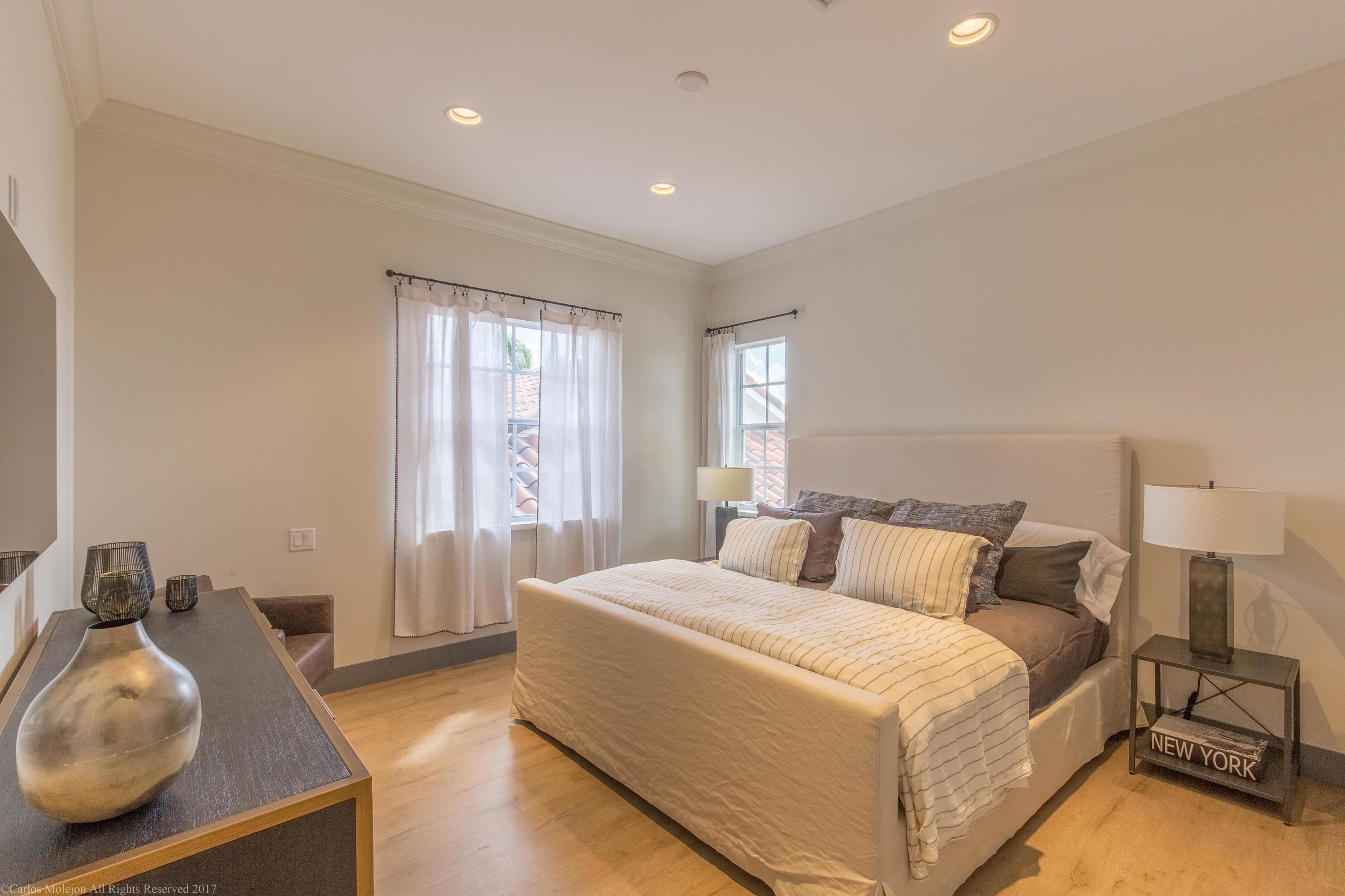 PALM BEACH POINT EAST - Residential