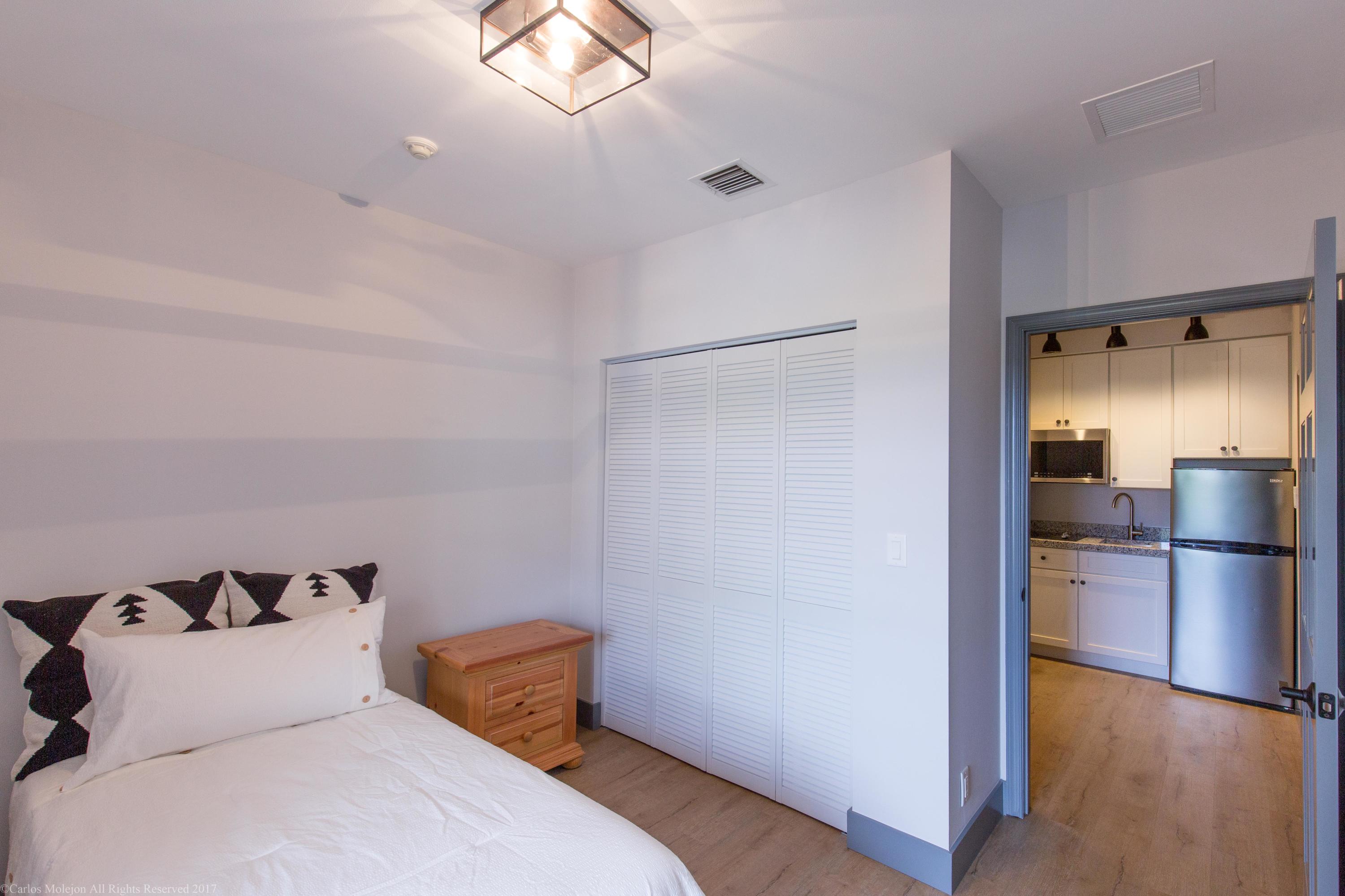 PALM BEACH POINT EAST - Residential