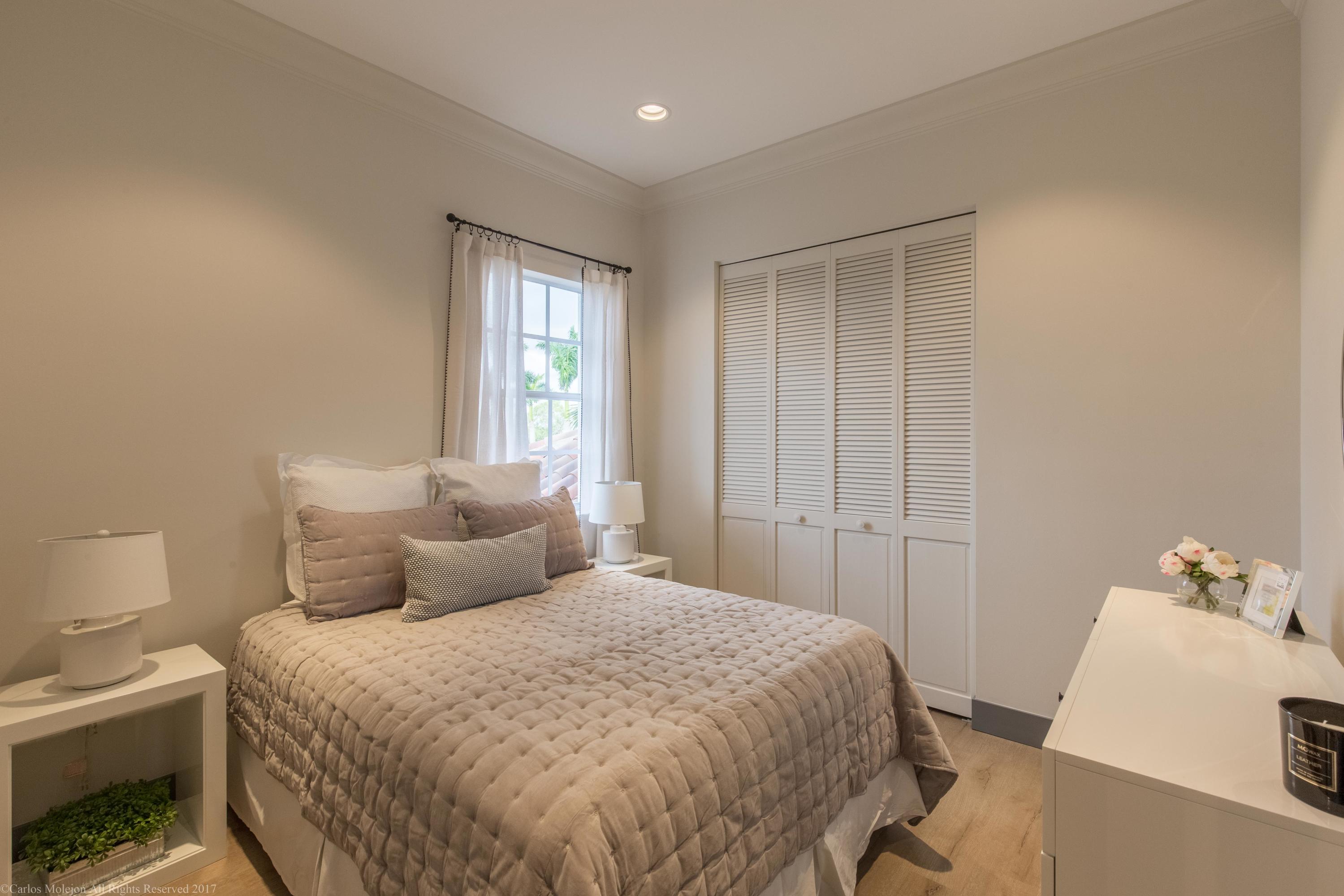 PALM BEACH POINT EAST - Residential