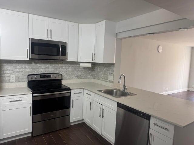 Beautifully renovated 2 bed, 2 bath unit in a prime location near the airport, Clematis, City Place, and Astro Park. Includes in-unit washer/dryer, $100 flat water fee, and a soon-to-be gated property with security cameras. Moving fast--don't miss out!