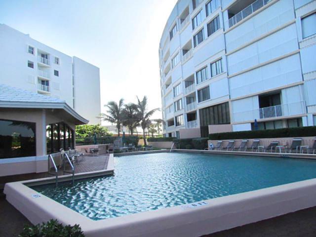 MAYFAIR LAKE - Residential