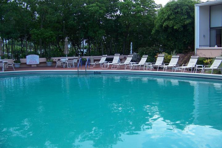 MAYFAIR LAKE - Residential