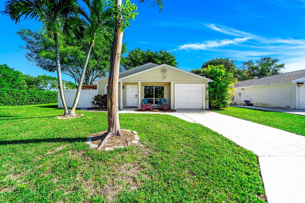 Photo of 8315 GARDEN GATE Place, Boca Raton, FL 33433 (MLS # B26085018)