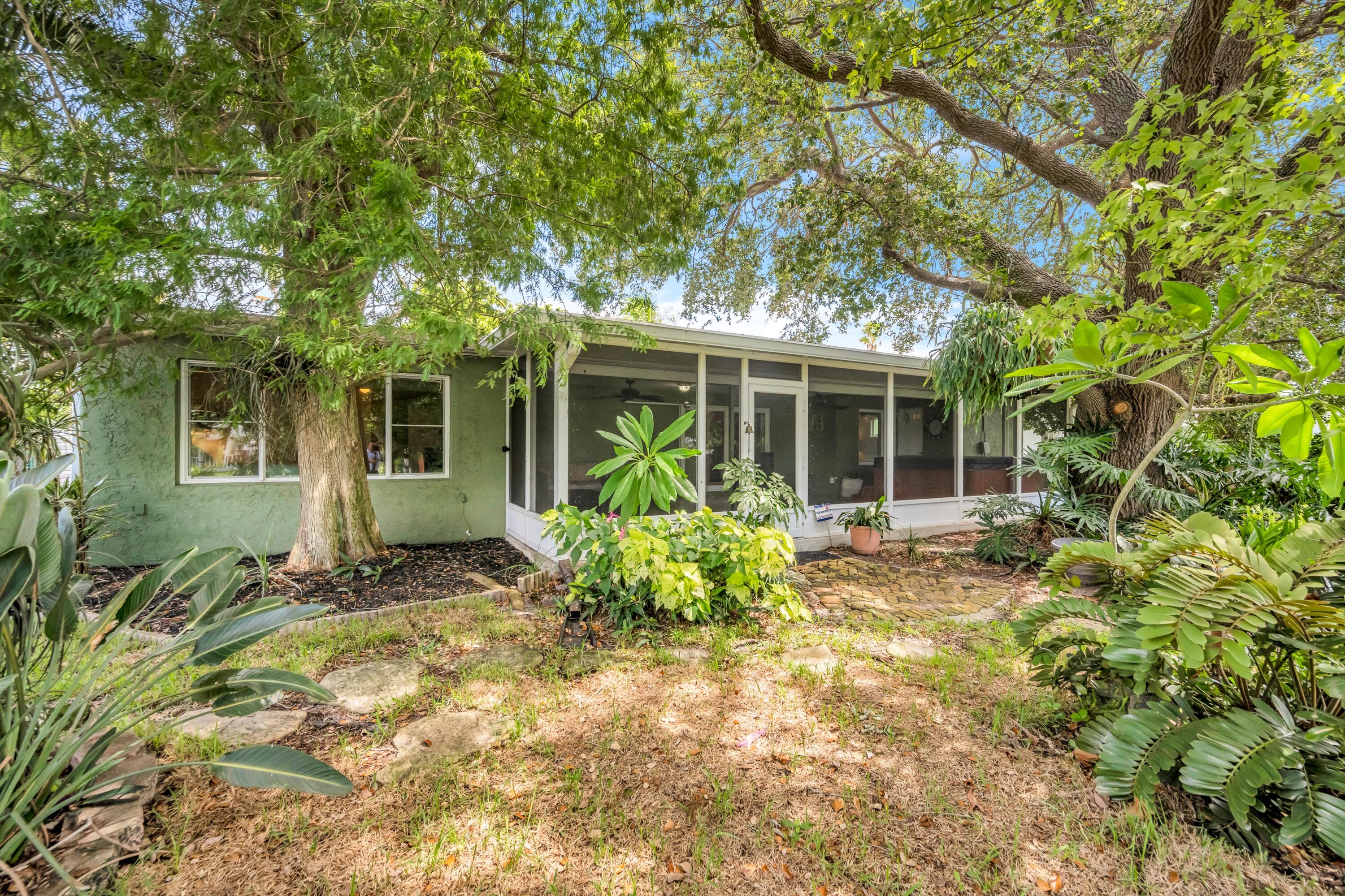 1200 Orange Isle