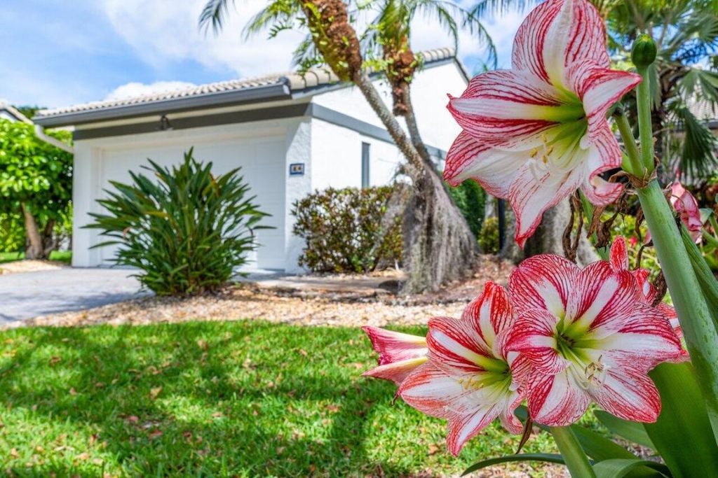 Photo of 84 Cambridge Lane, Boynton Beach, FL 33436 (MLS # R10974371)