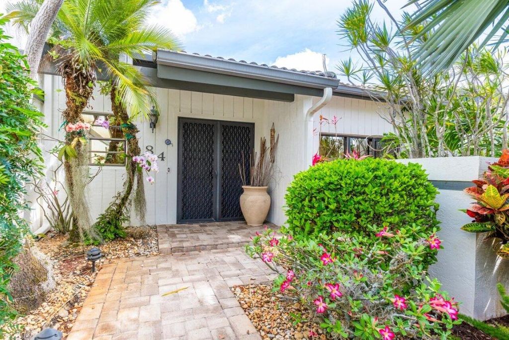 Photo of 84 Cambridge Lane, Boynton Beach, FL 33436 (MLS # R10974371)