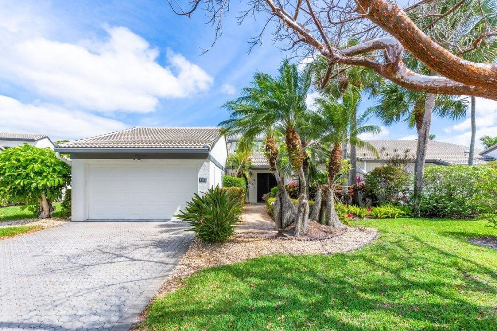 Photo of 84 Cambridge Lane, Boynton Beach, FL 33436 (MLS # R10974371)