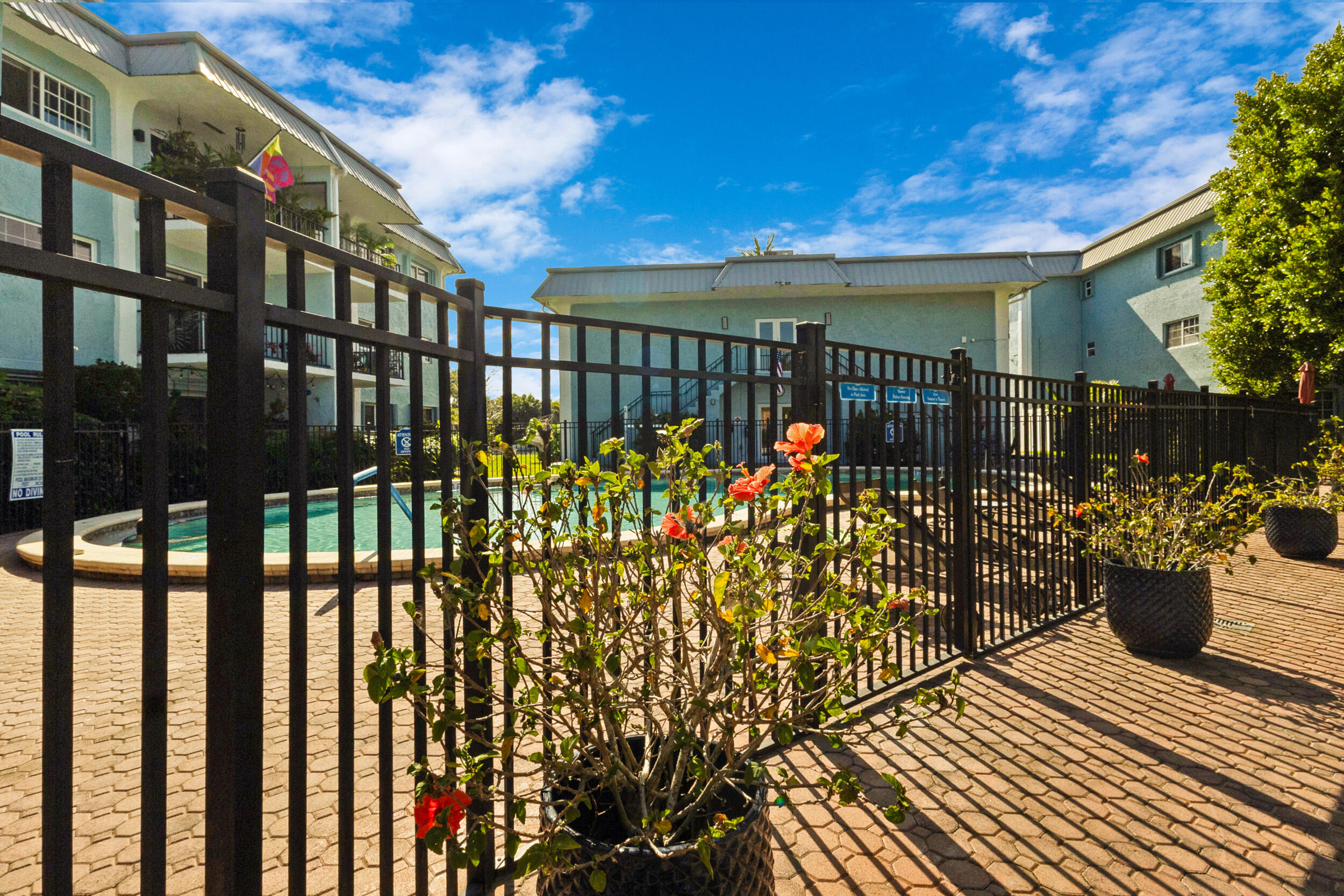 RIVER MANOR CONDO - Residential