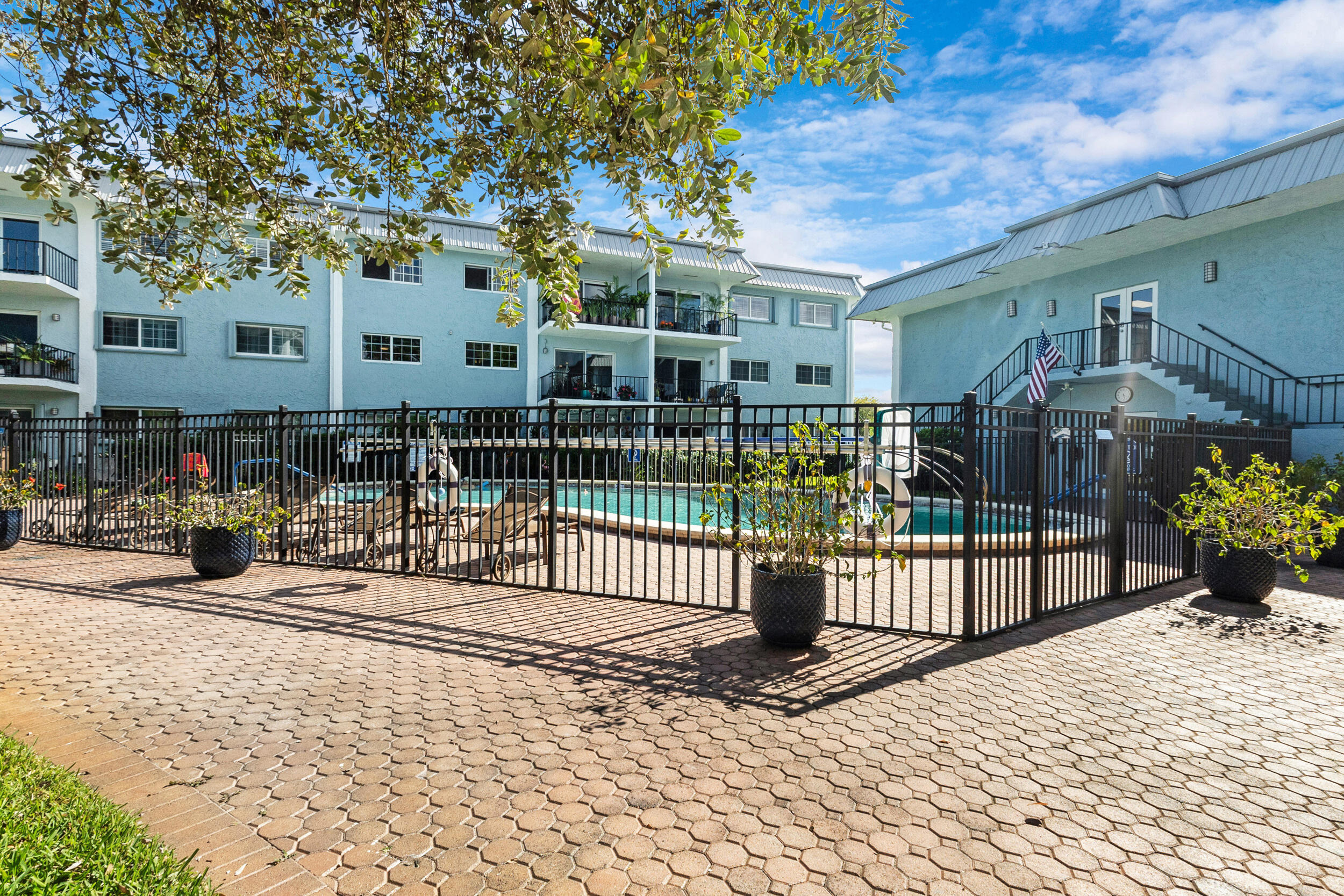 RIVER MANOR CONDO - Residential