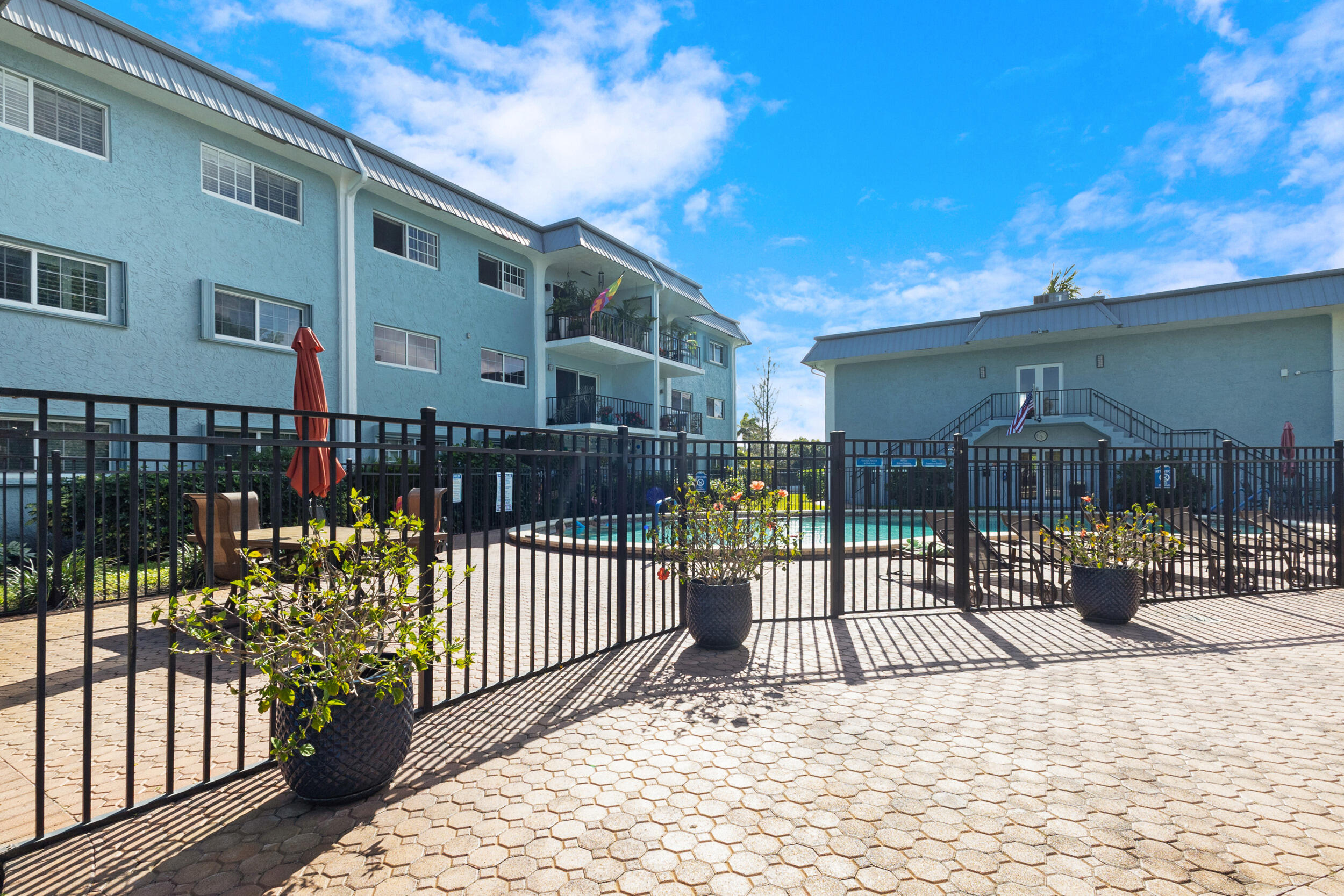 RIVER MANOR CONDO - Residential