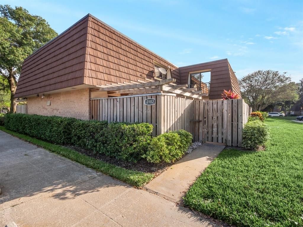 Photo of 2102 21st Lane, Palm Beach Gardens, FL 33418 (MLS # R10768372)