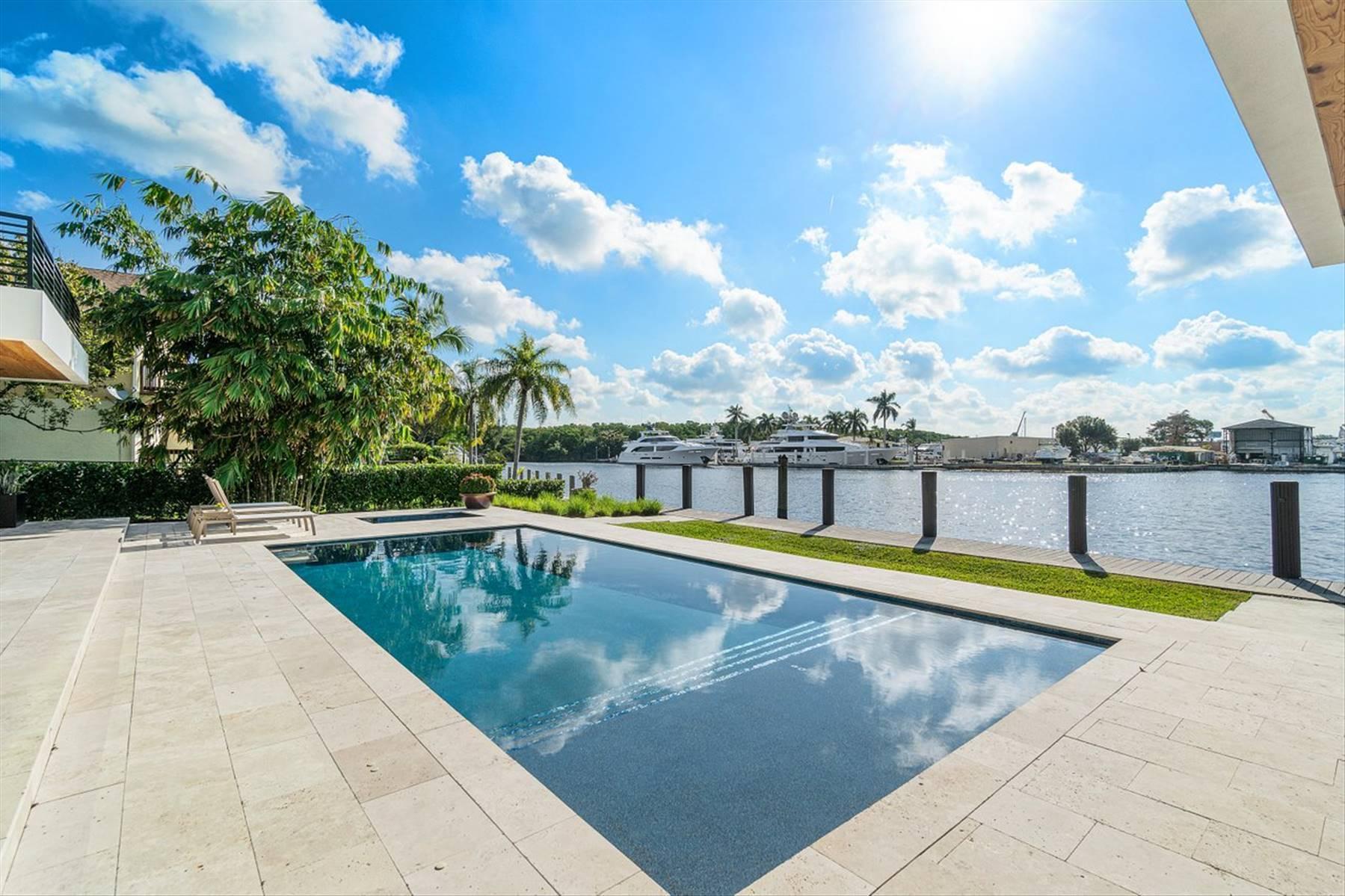 Riverland Manor - Residential