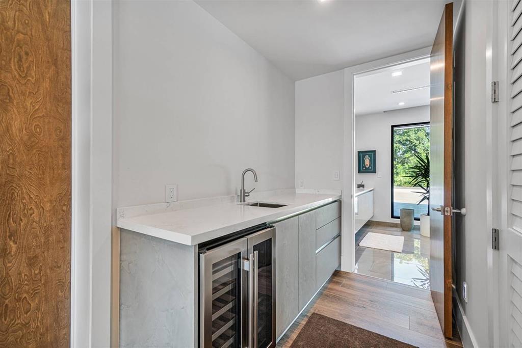 Riverland Manor - Residential