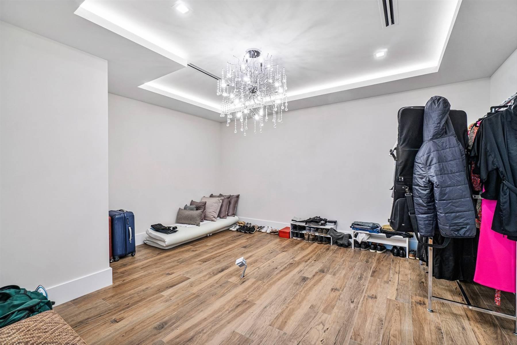 Riverland Manor - Residential