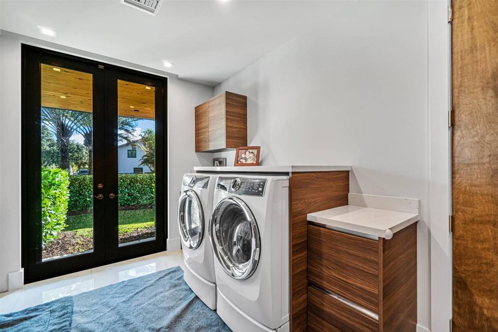 Riverland Manor - Residential