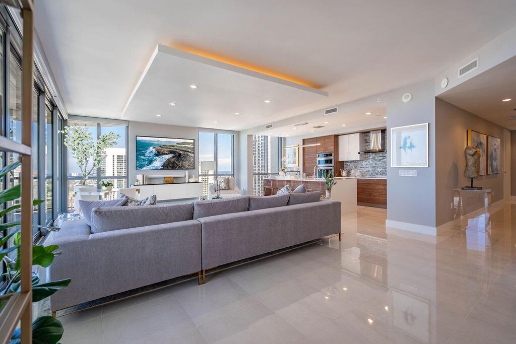 100 E Las Olas Boulevard 3501
