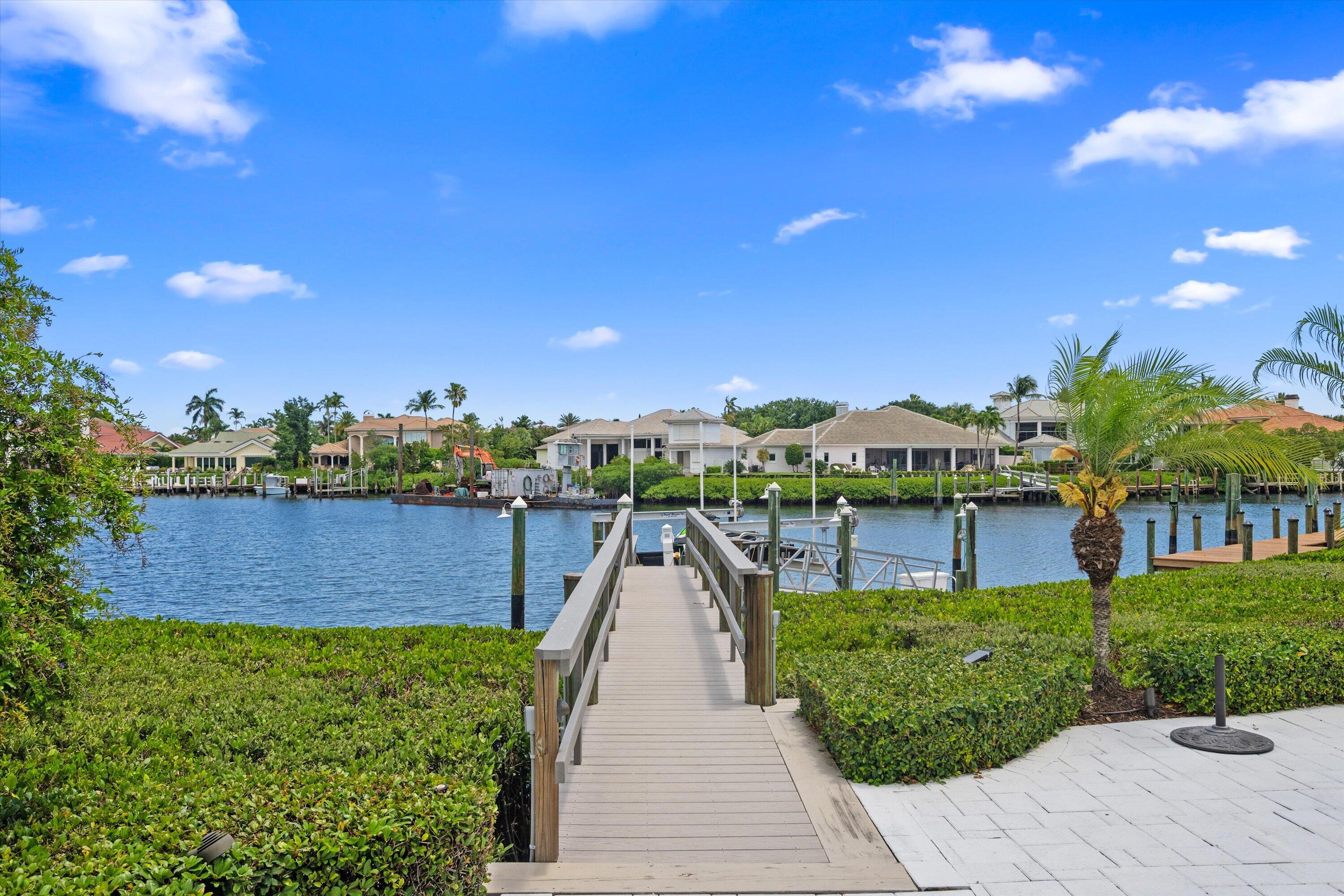 BARROW ISLAND AT JONATHANS LANDING - Residential