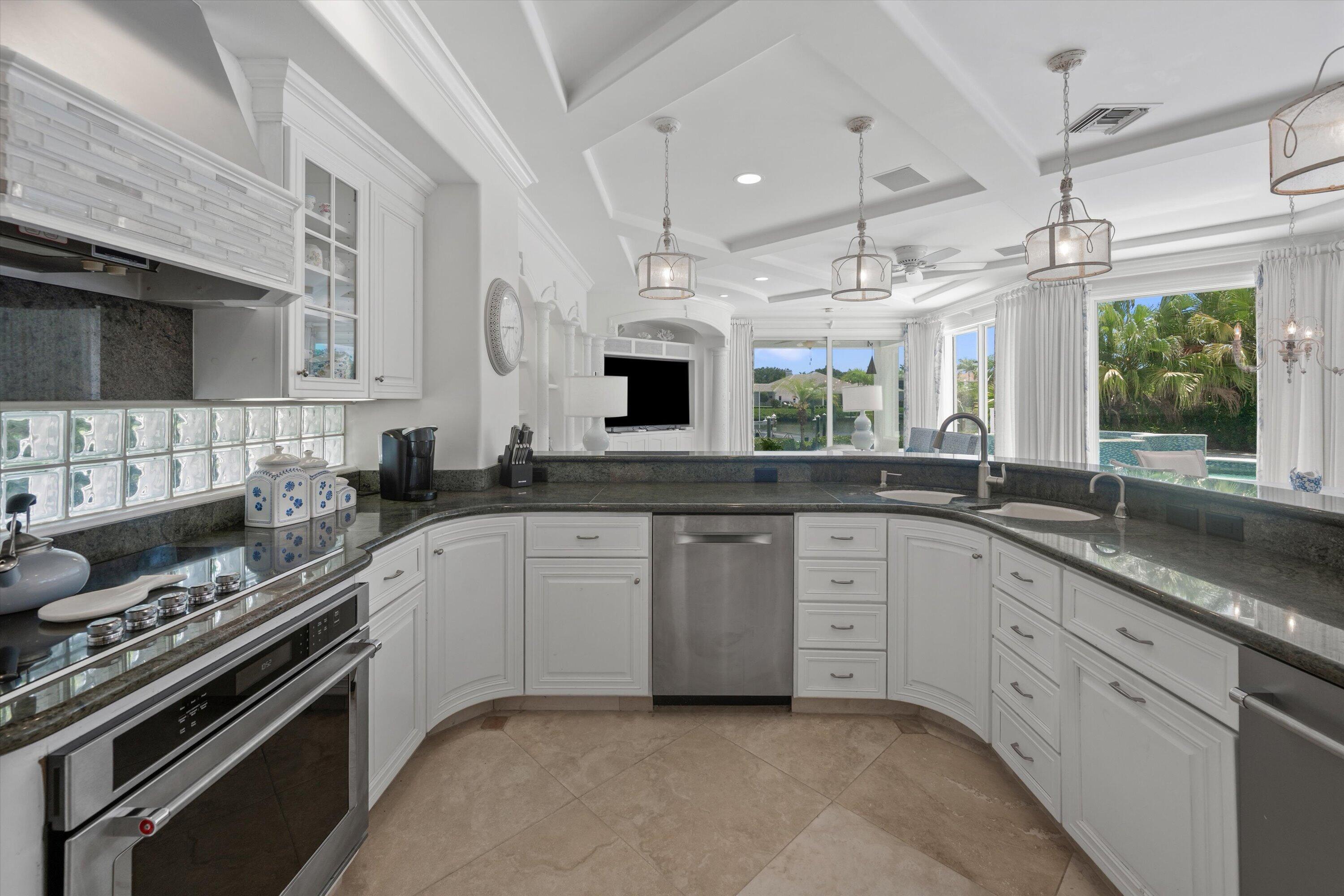 BARROW ISLAND AT JONATHANS LANDING - Residential
