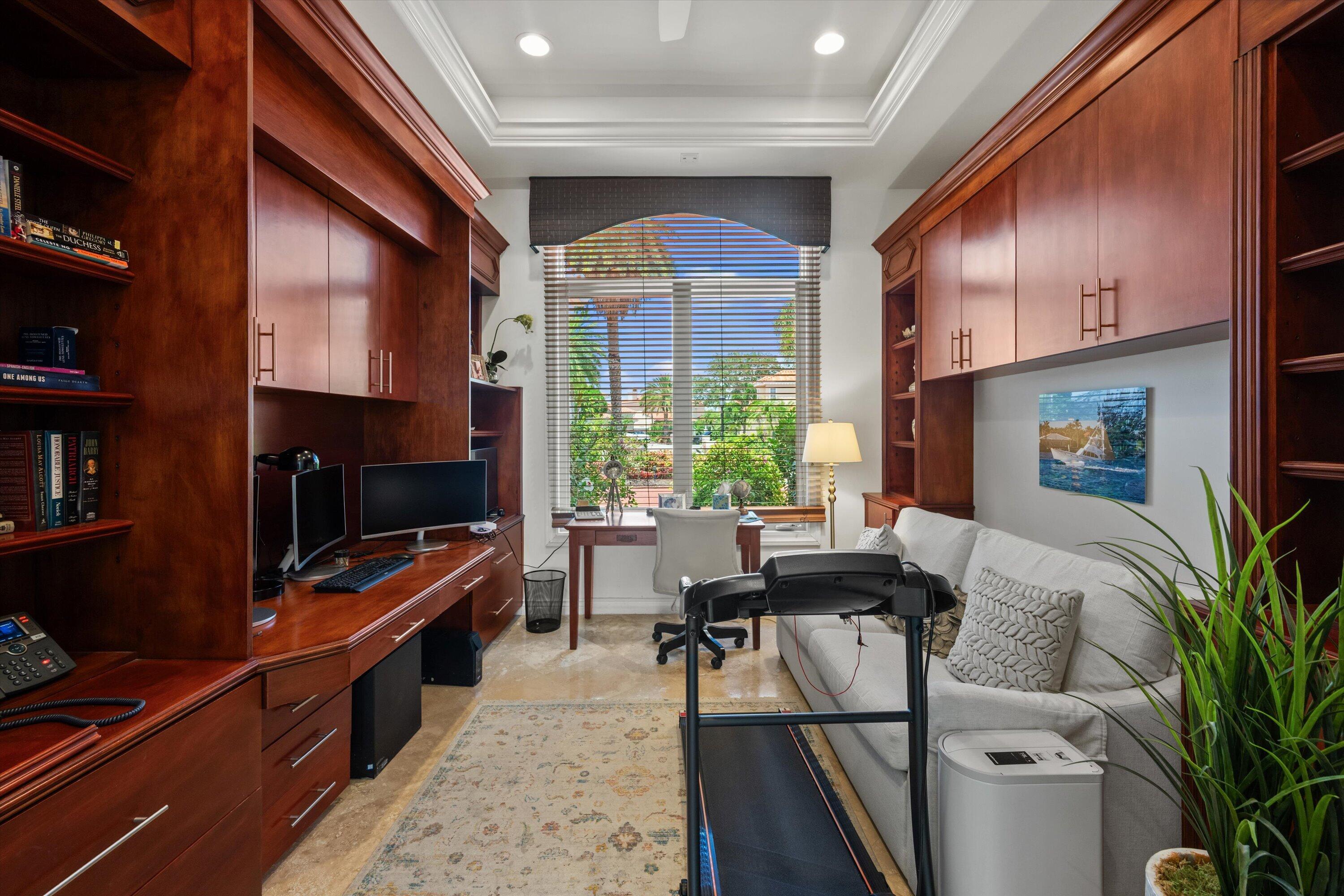 BARROW ISLAND AT JONATHANS LANDING - Residential