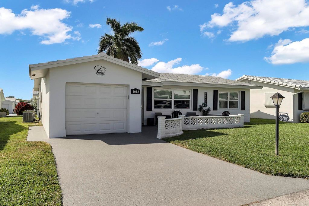 Photo of 1013 SW 16th Street, Boynton Beach, FL 33426 (MLS # R11147083)