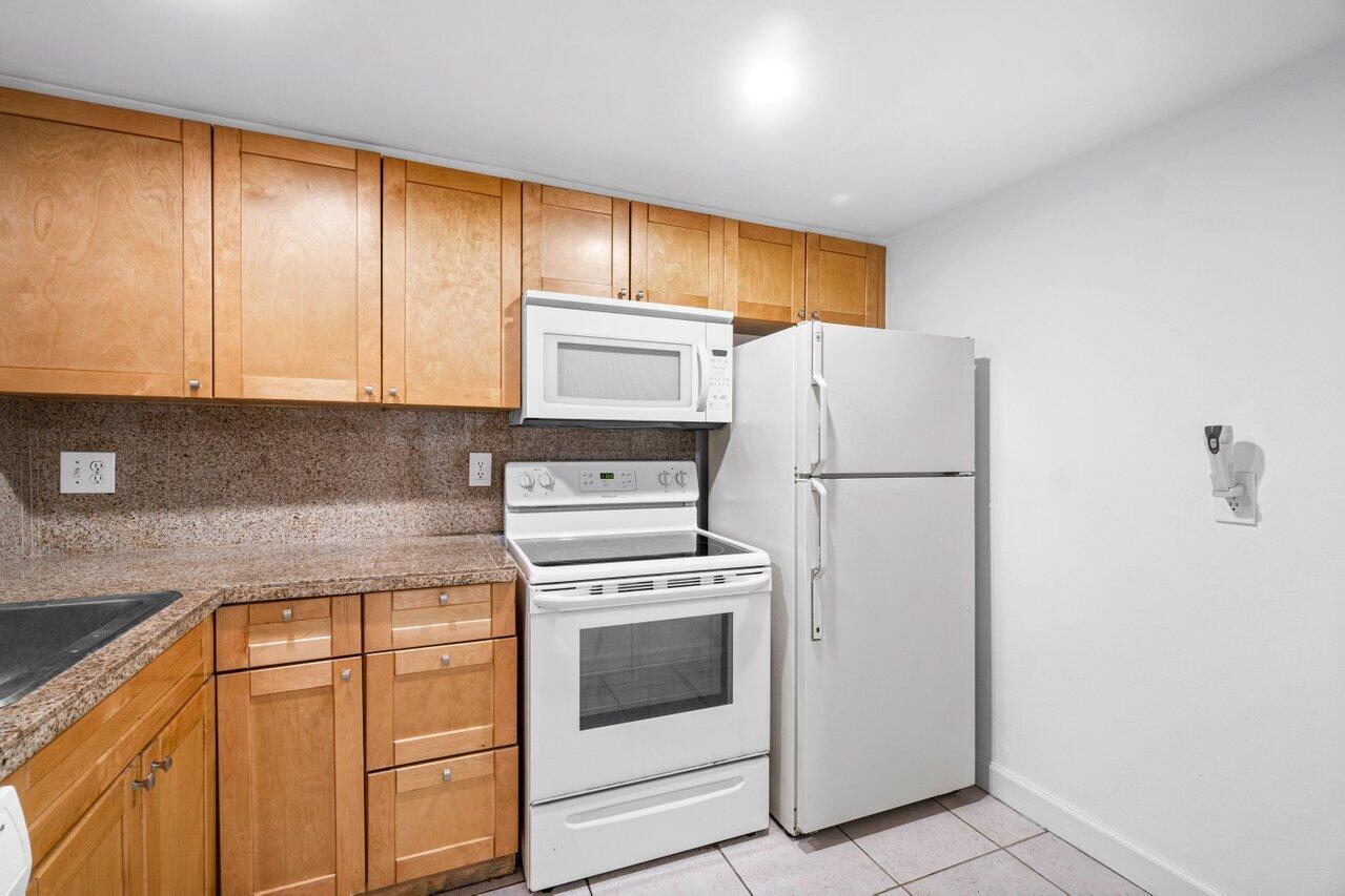 CASA DEL RIO CONDO - Residential Lease