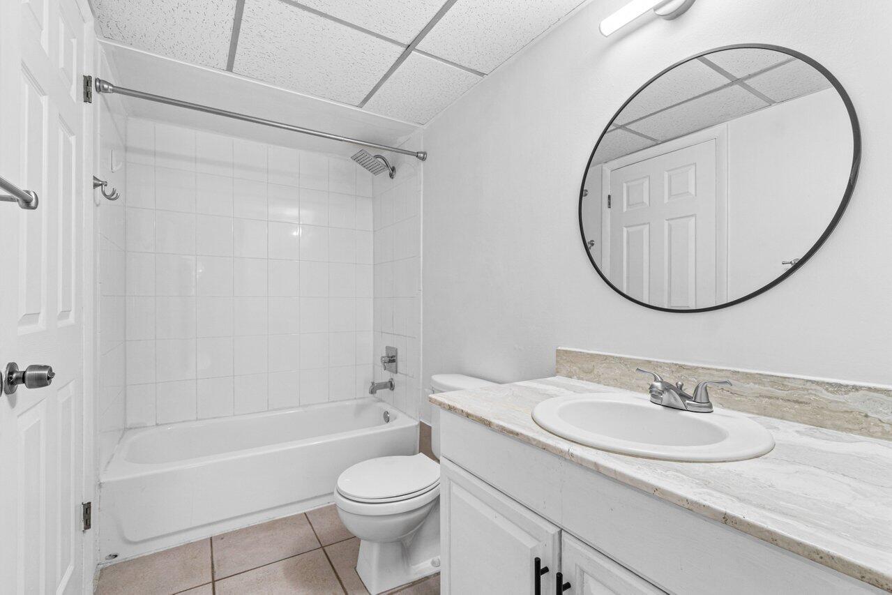CASA DEL RIO CONDO - Residential Lease