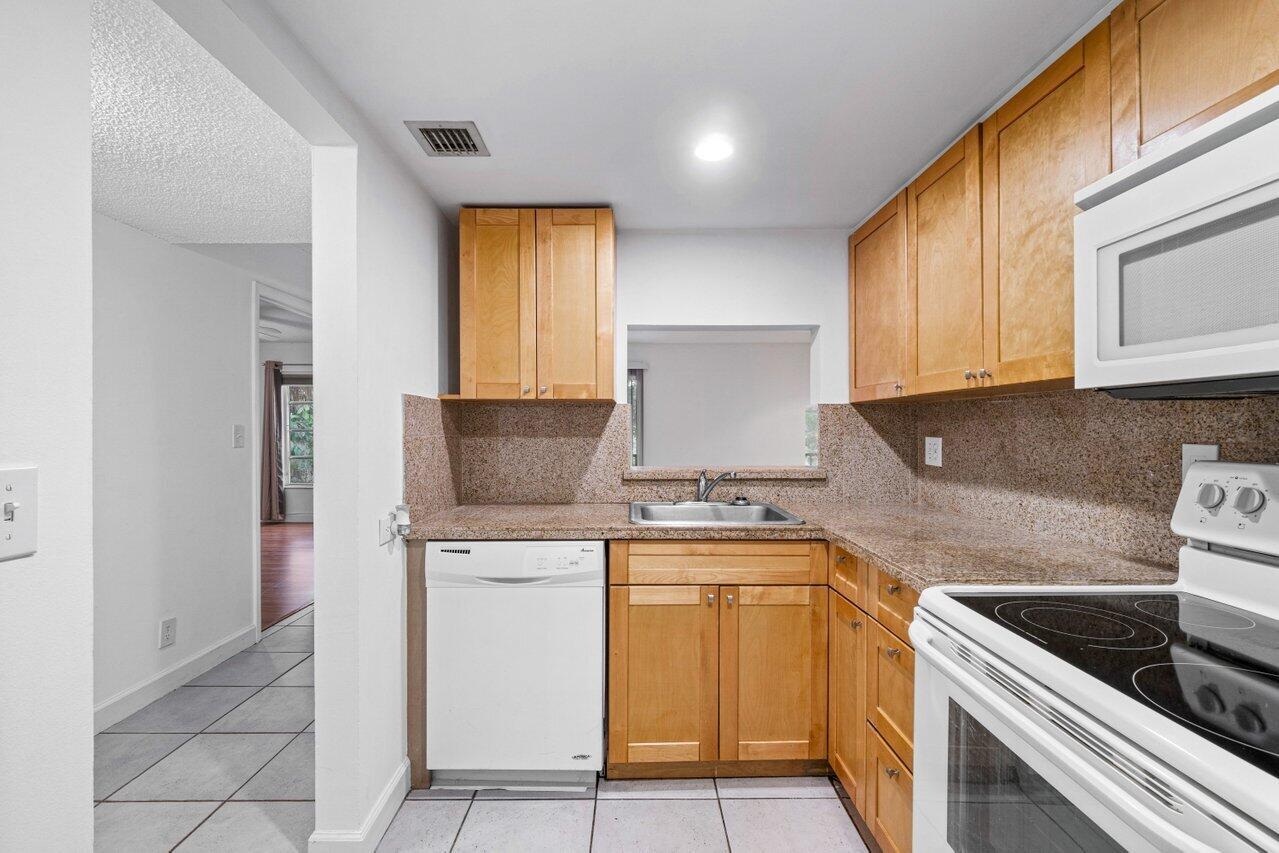 CASA DEL RIO CONDO - Residential Lease