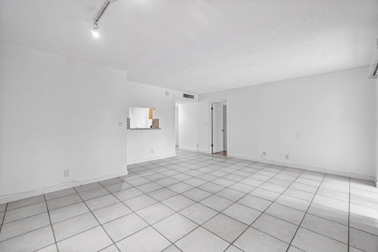 CASA DEL RIO CONDO - Residential Lease