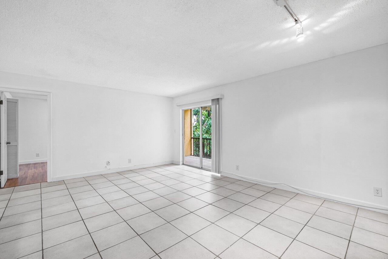 CASA DEL RIO CONDO - Residential Lease