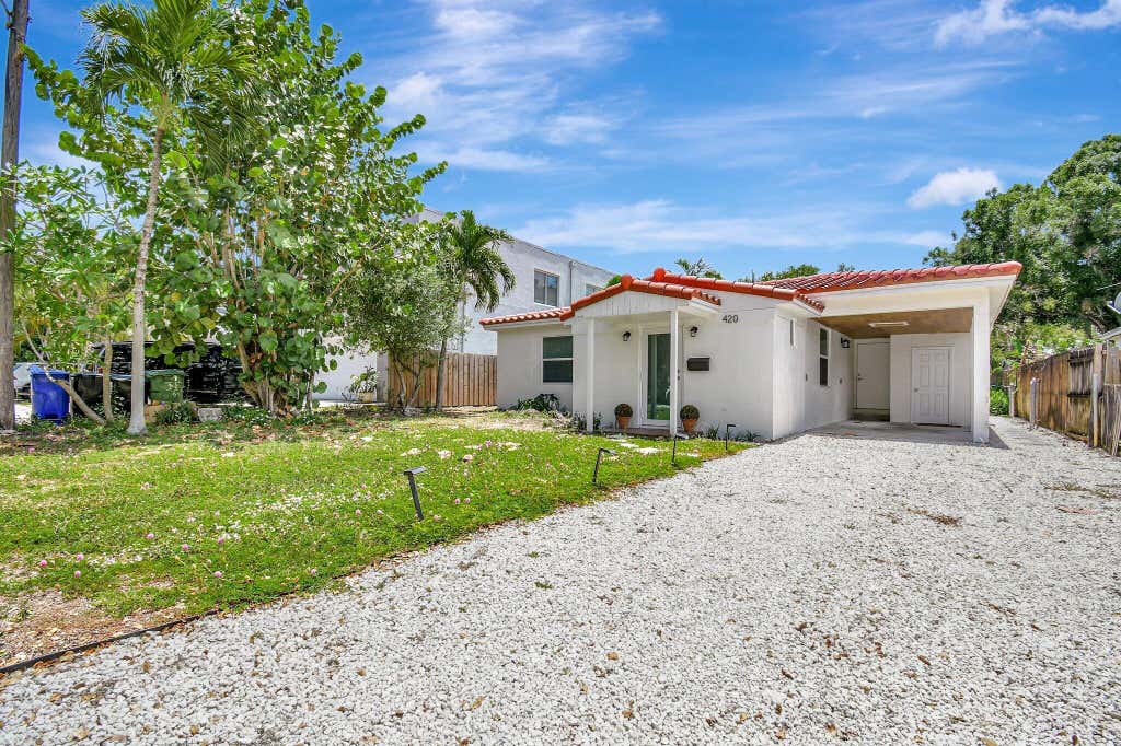 Photo of 420 SW 13TH Street, Fort Lauderdale, FL 33315 (MLS # B26058653)