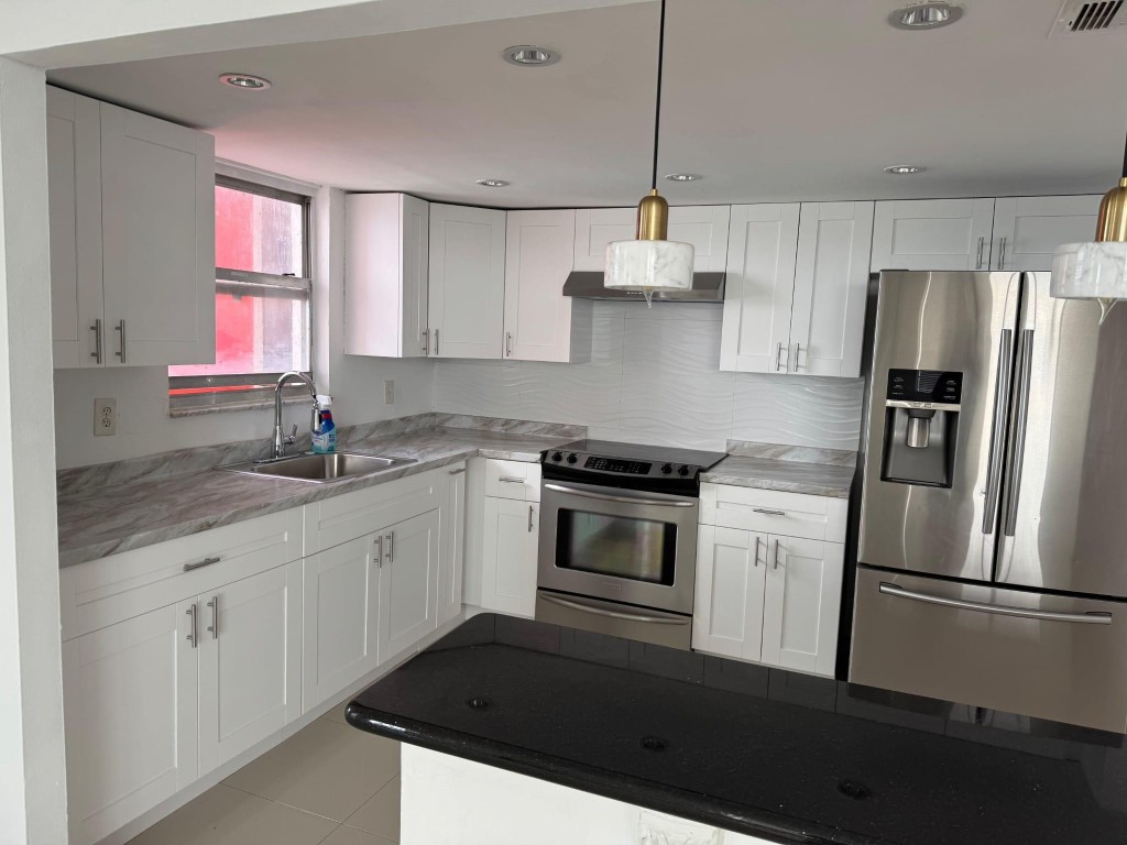 1301 NE Miami Gardens Drive 605W