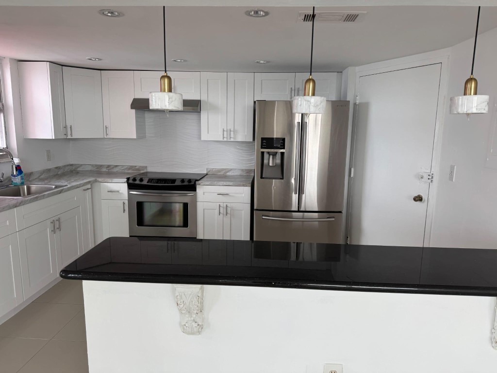 1301 NE Miami Gardens Drive 605W