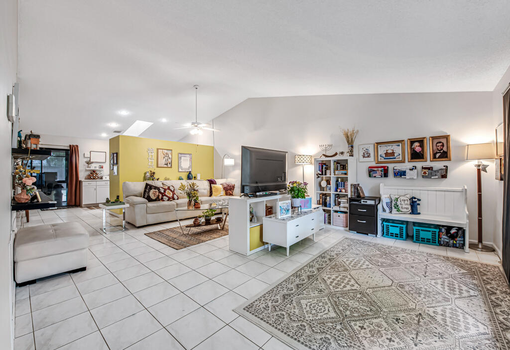 CORAL SPRINGS UNIVERSITY DRIVE - Residential