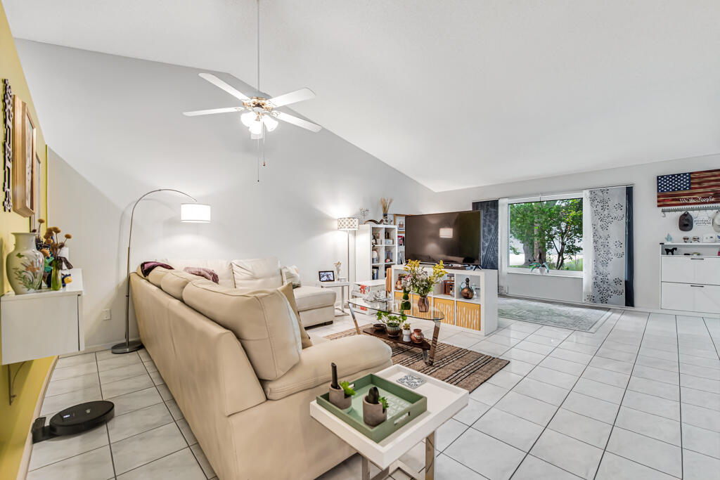 CORAL SPRINGS UNIVERSITY DRIVE - Residential