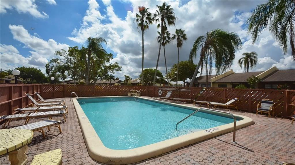 WOODLAKE ISLES 108-5 B - Residential