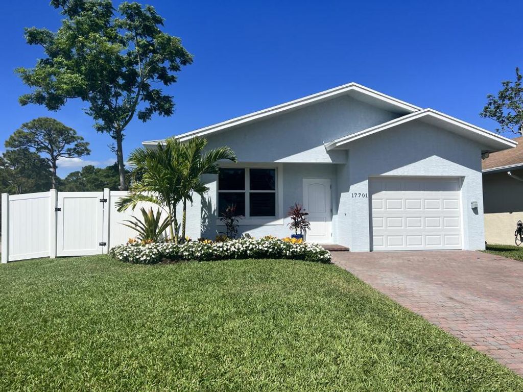 Photo of 17701 Yancy Avenue, Jupiter, FL 33458 (MLS # R10873145)