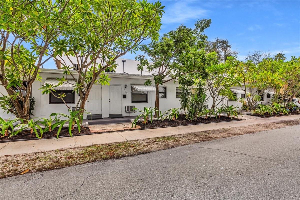 560 NE 15th Ave