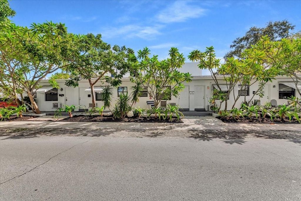 Photo of 560 NE 15th Avenue, Fort Lauderdale, FL 33301 (MLS # F10532075)