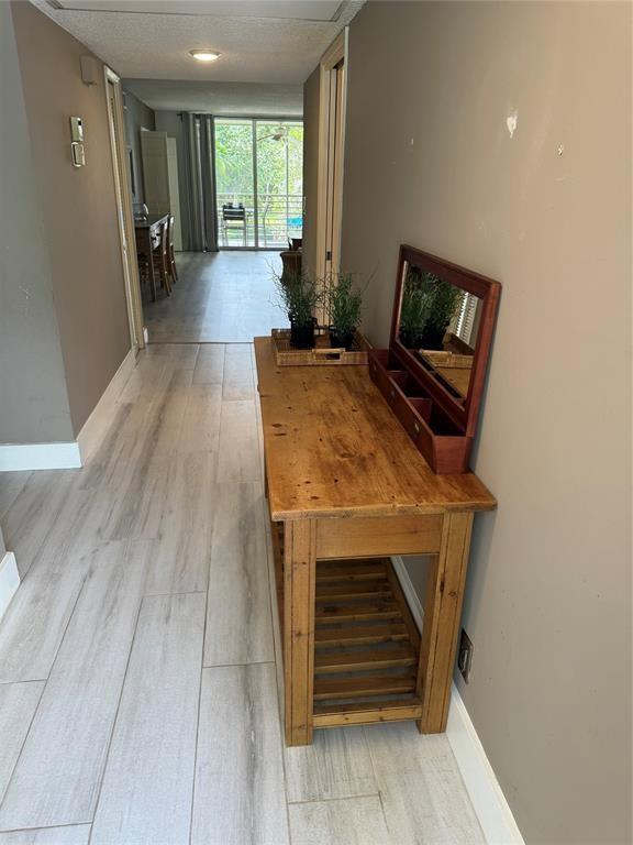 4200 Oaks Ter 206