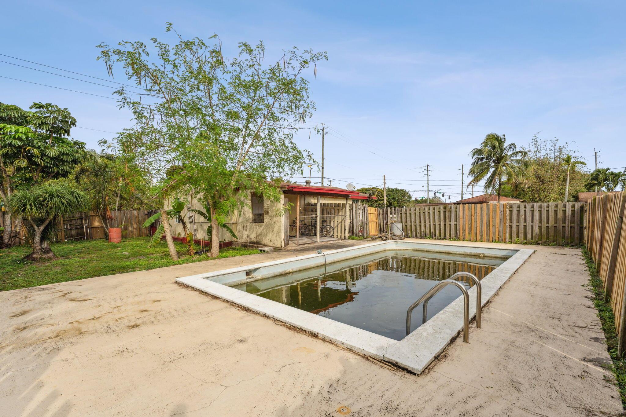 PALM BEACH FARMS CO 7 - Residential Income