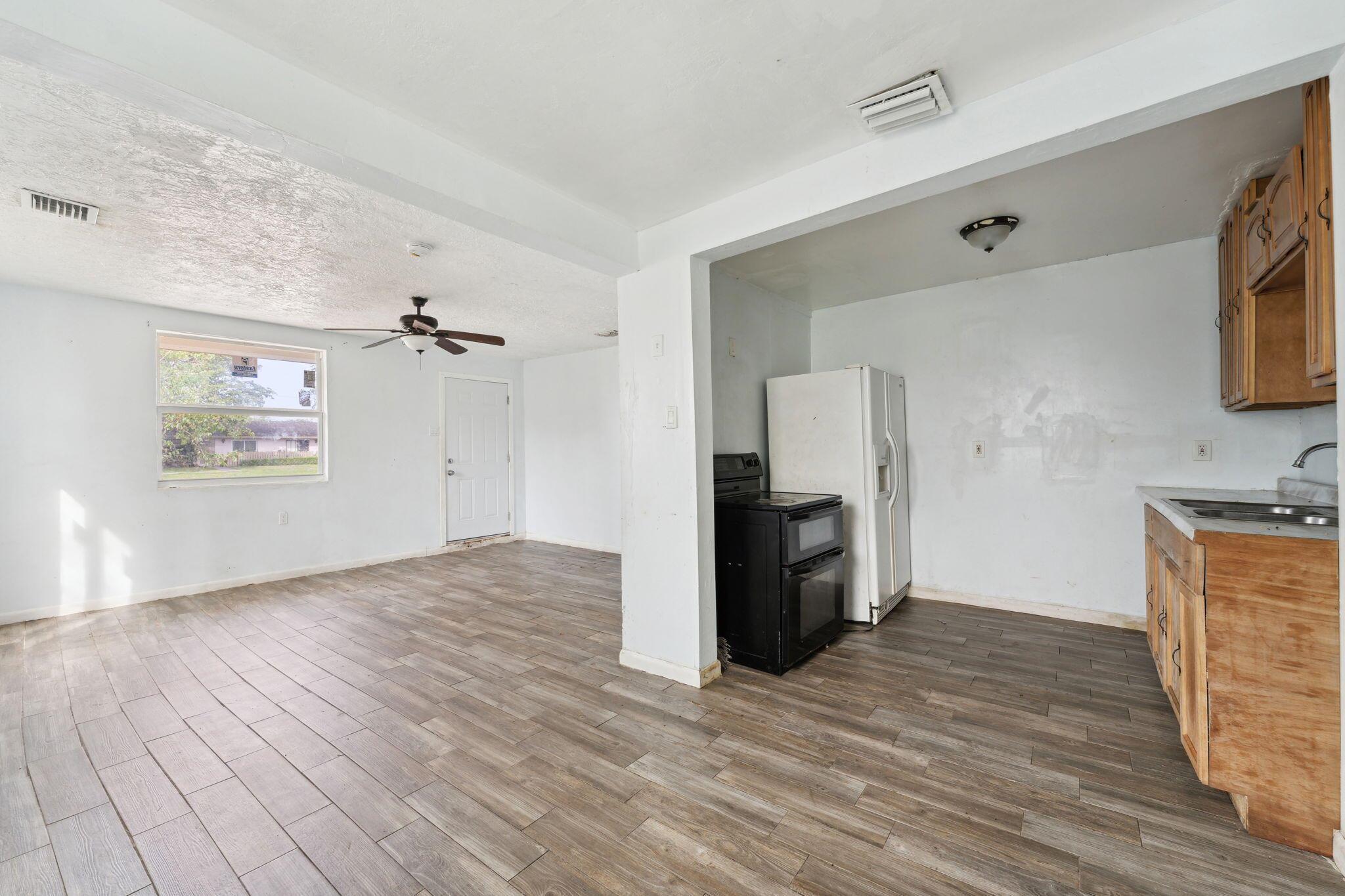 PALM BEACH FARMS CO 7 - Residential Income