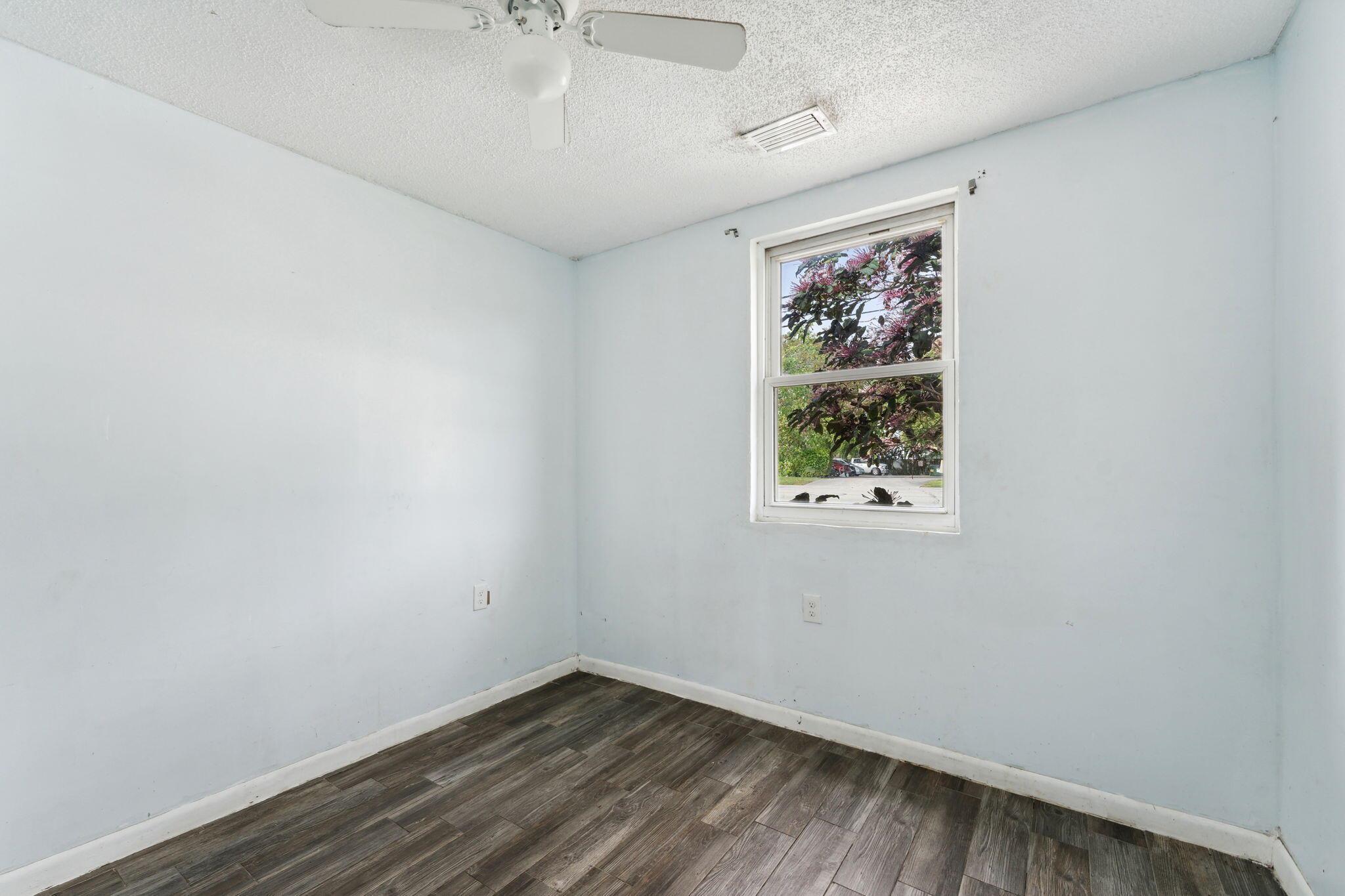 PALM BEACH FARMS CO 7 - Residential Income