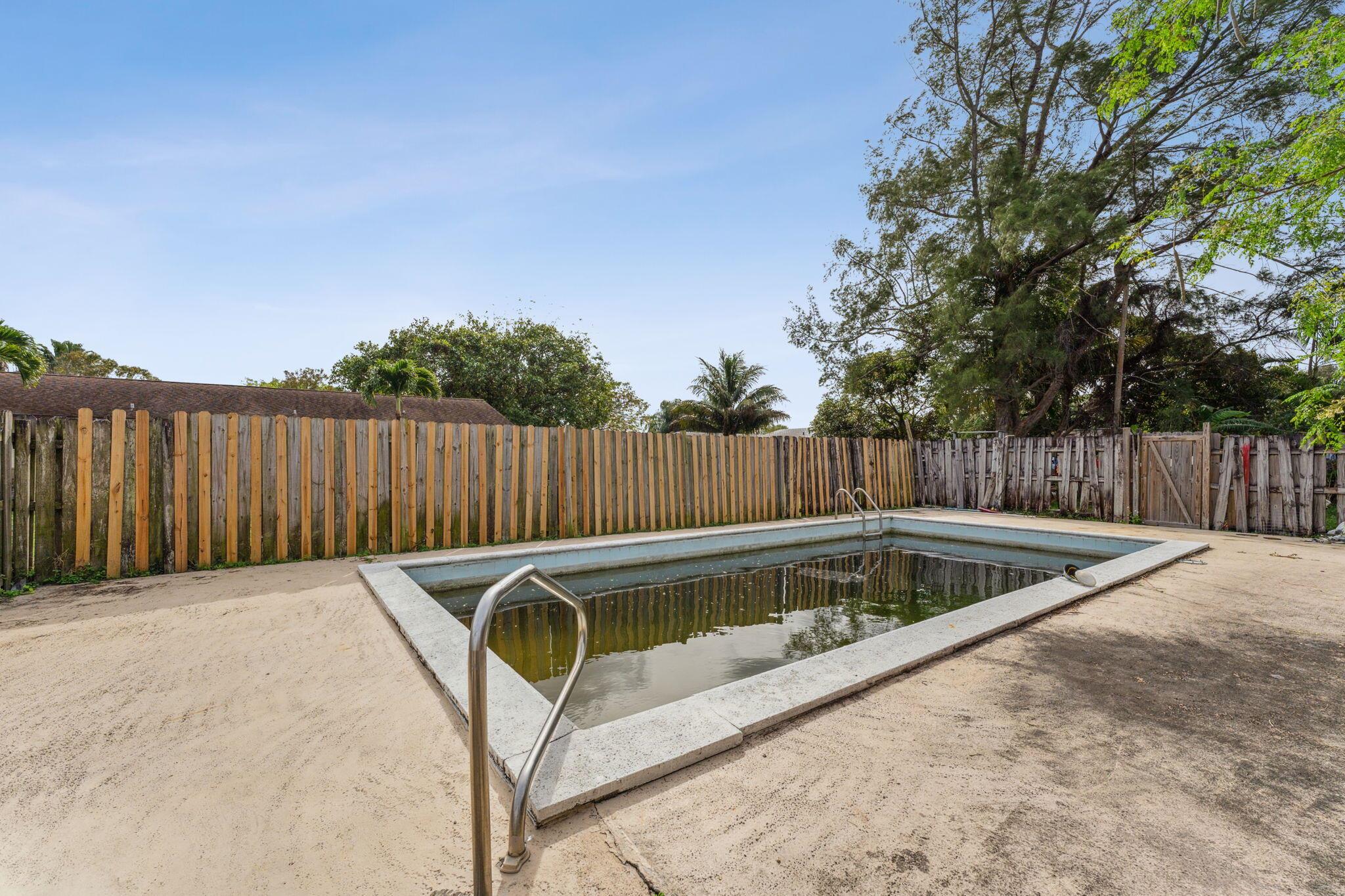 PALM BEACH FARMS CO 7 - Residential Income