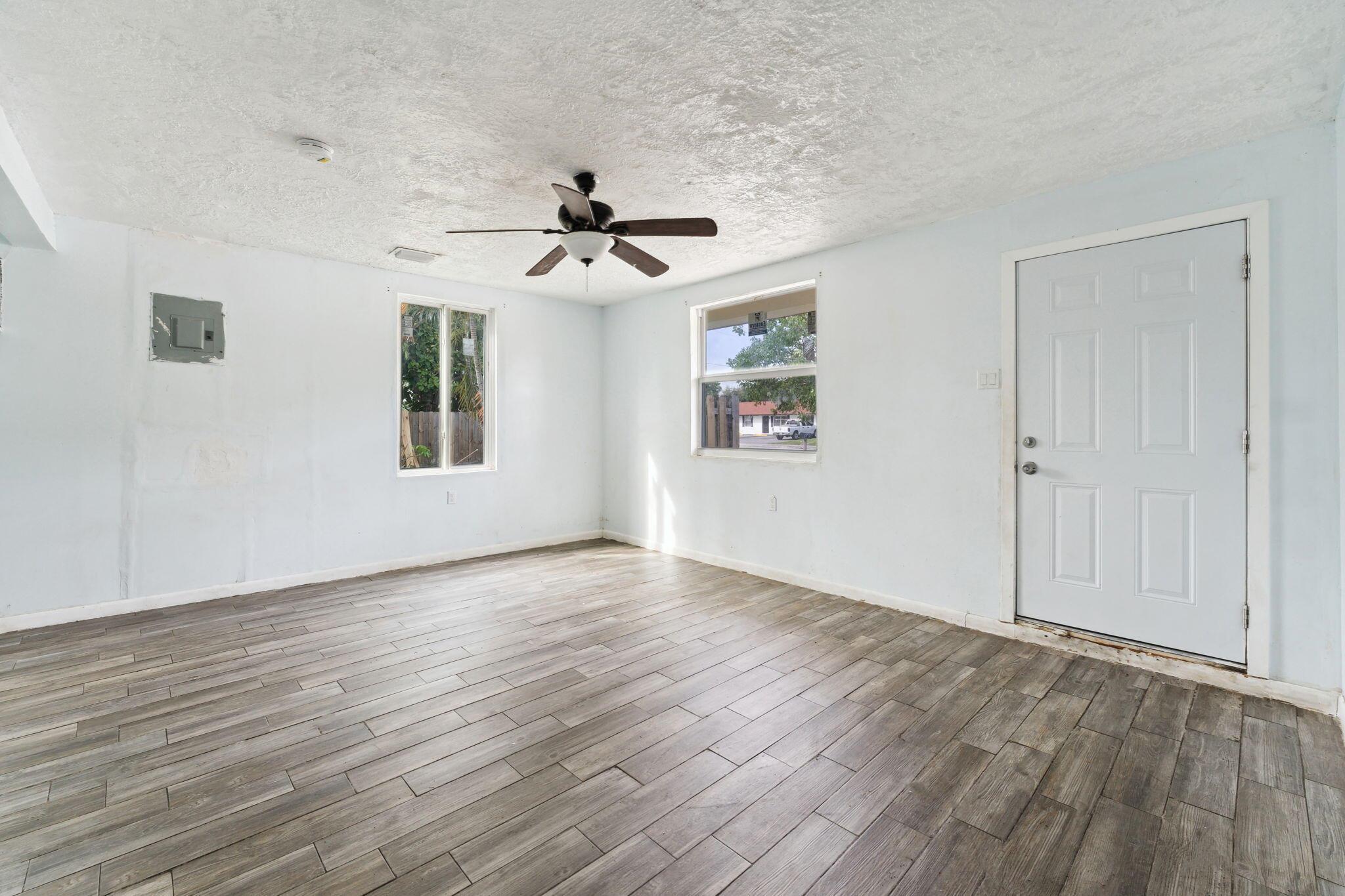 PALM BEACH FARMS CO 7 - Residential Income