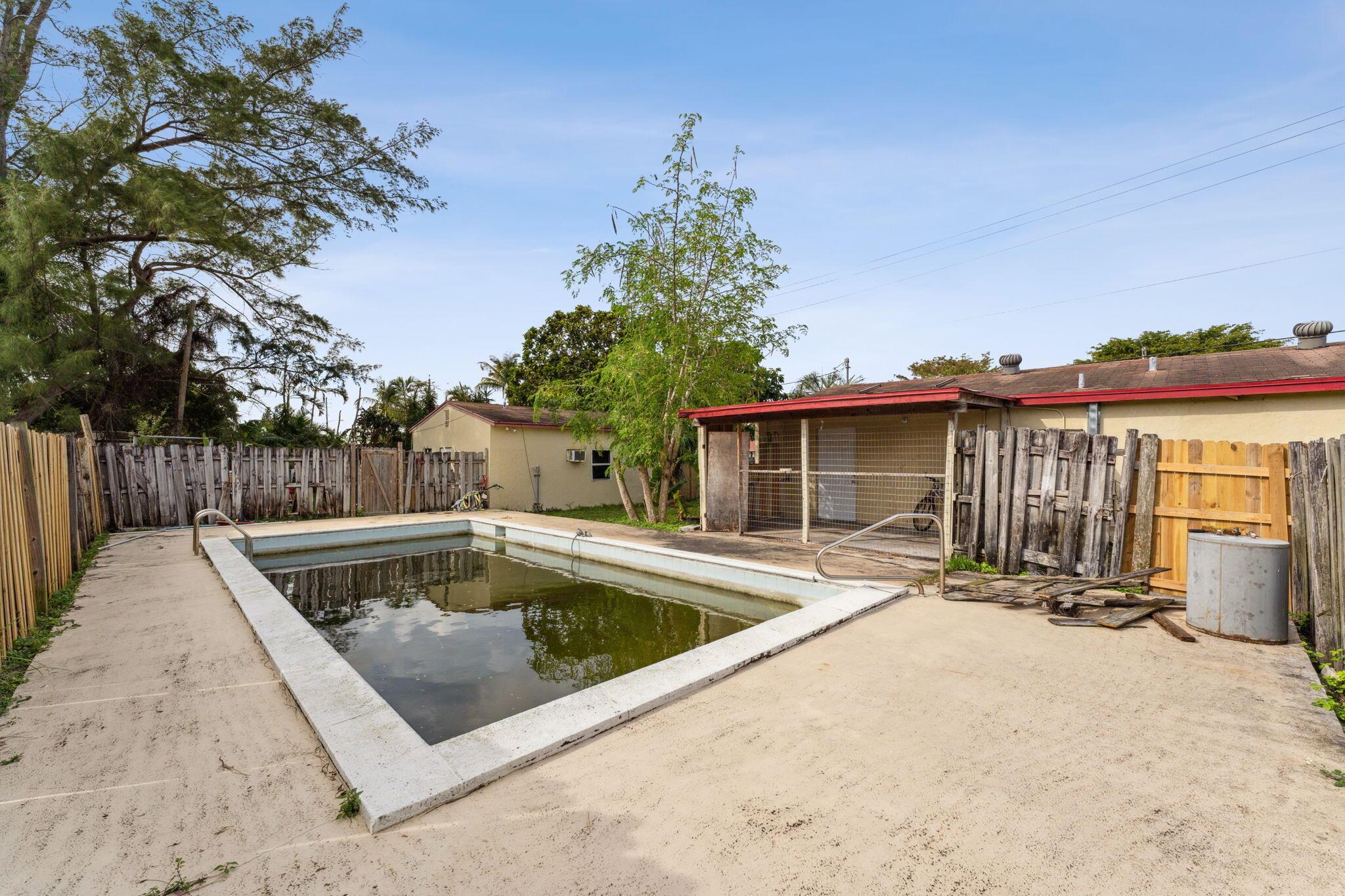 PALM BEACH FARMS CO 7 - Residential Income