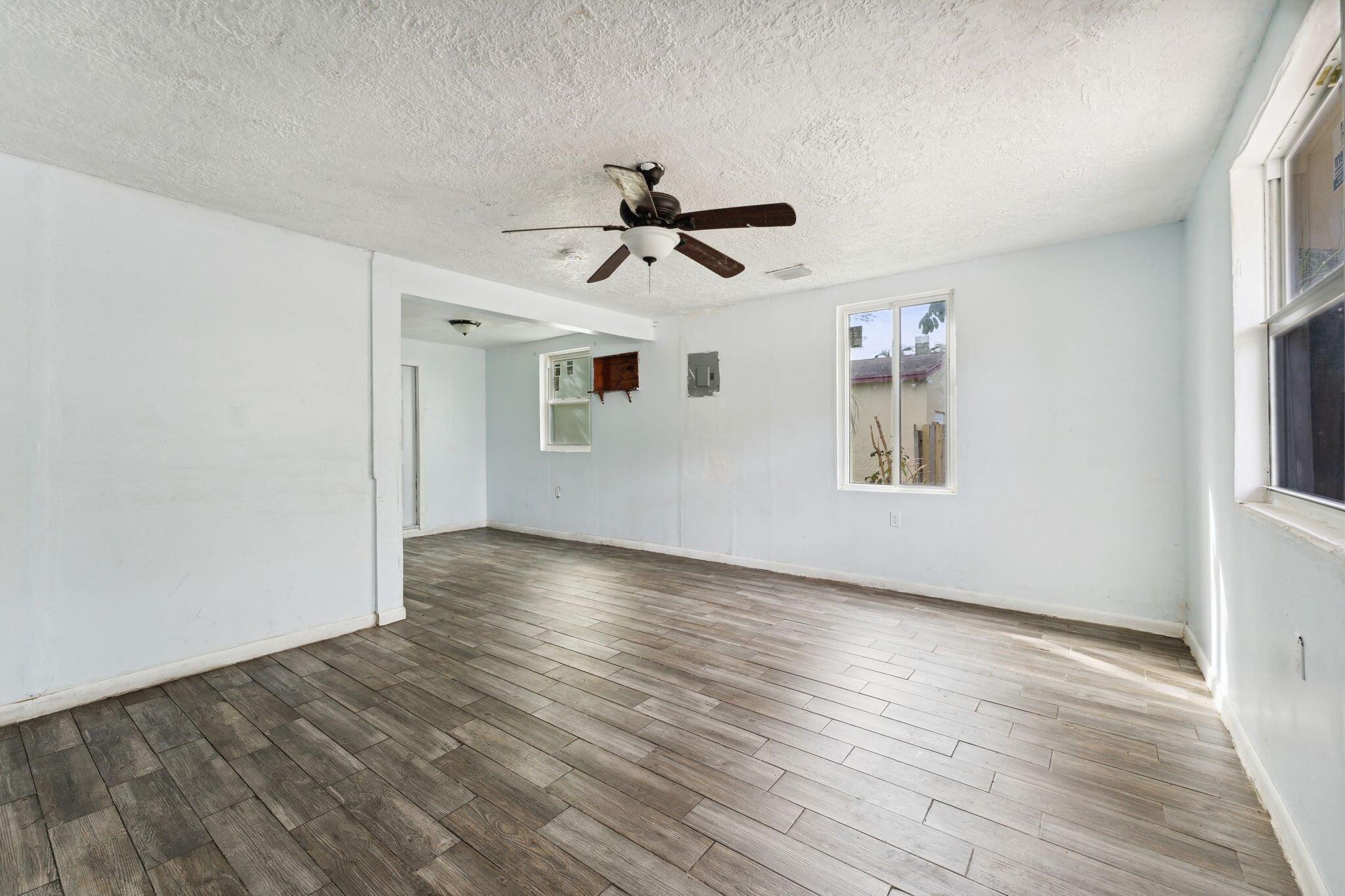 PALM BEACH FARMS CO 7 - Residential Income