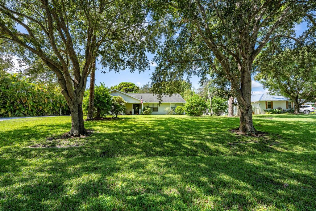 Photo of 960 NE Juniper Place NE, Jensen Beach, FL 34957 (MLS # R11128037)
