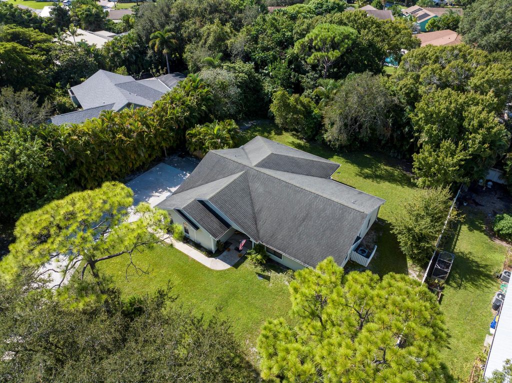 Photo of 960 NE Juniper Place NE, Jensen Beach, FL 34957 (MLS # R11128037)